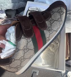 Boys authentic Gucci vantage shoes!!
