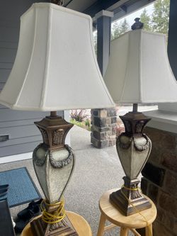 2 Beautiful Decorative Matching Table Lamps
