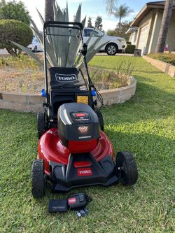 Toro Recycler 21 in. 60 V Battery Self-Propelled Lawn Mower Kit (Battery & Charger) In New Condition    