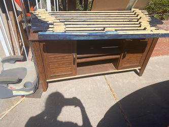 Free TV stand
