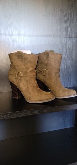 Suede Olive Green Size 9 Booties