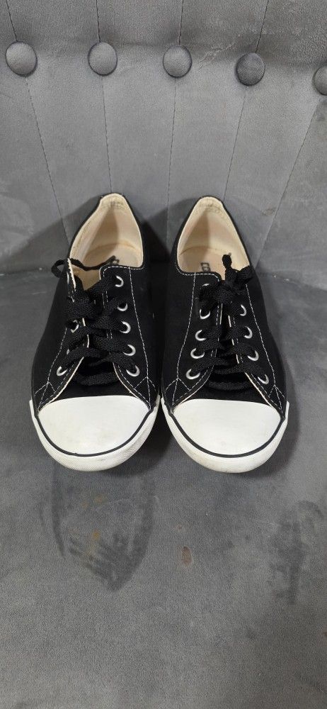 Women's Converse Size 8