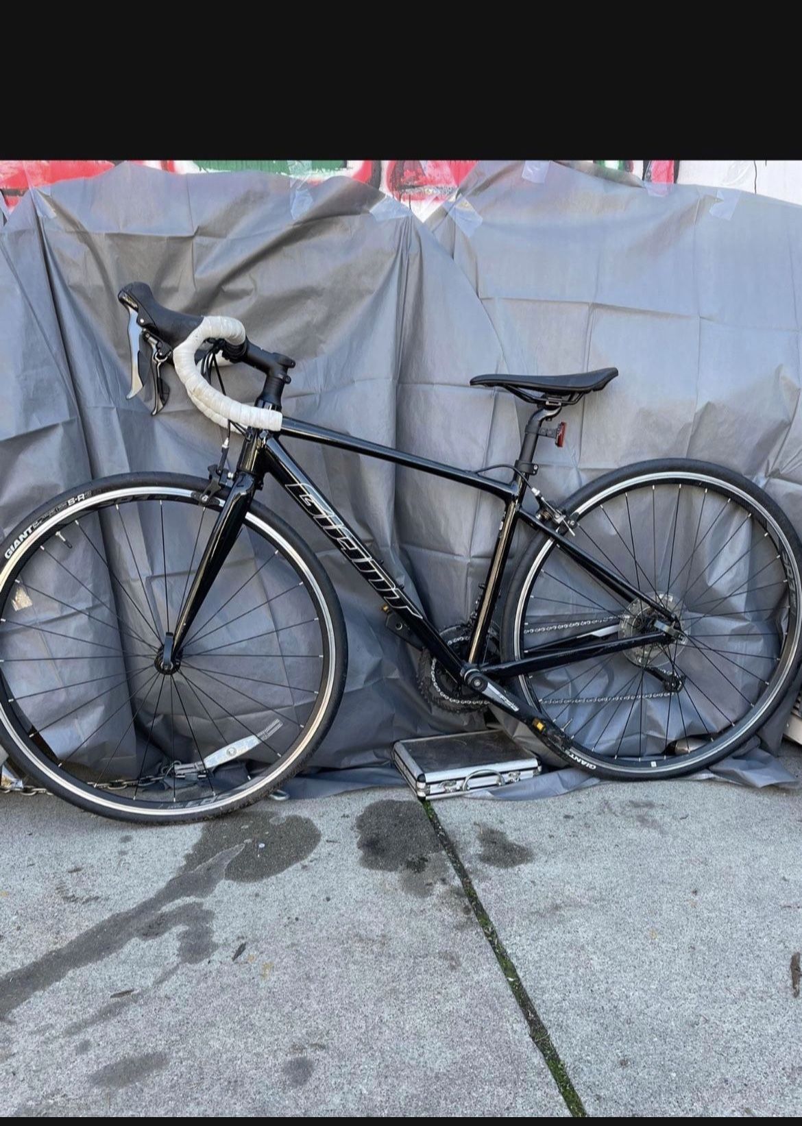 On Sale Giant Contend bike,8 speeds,Frame M,S claris gears,Rims 27,$$$420 dollars in San Leandro