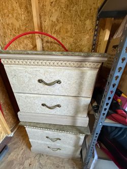 2 nightstands