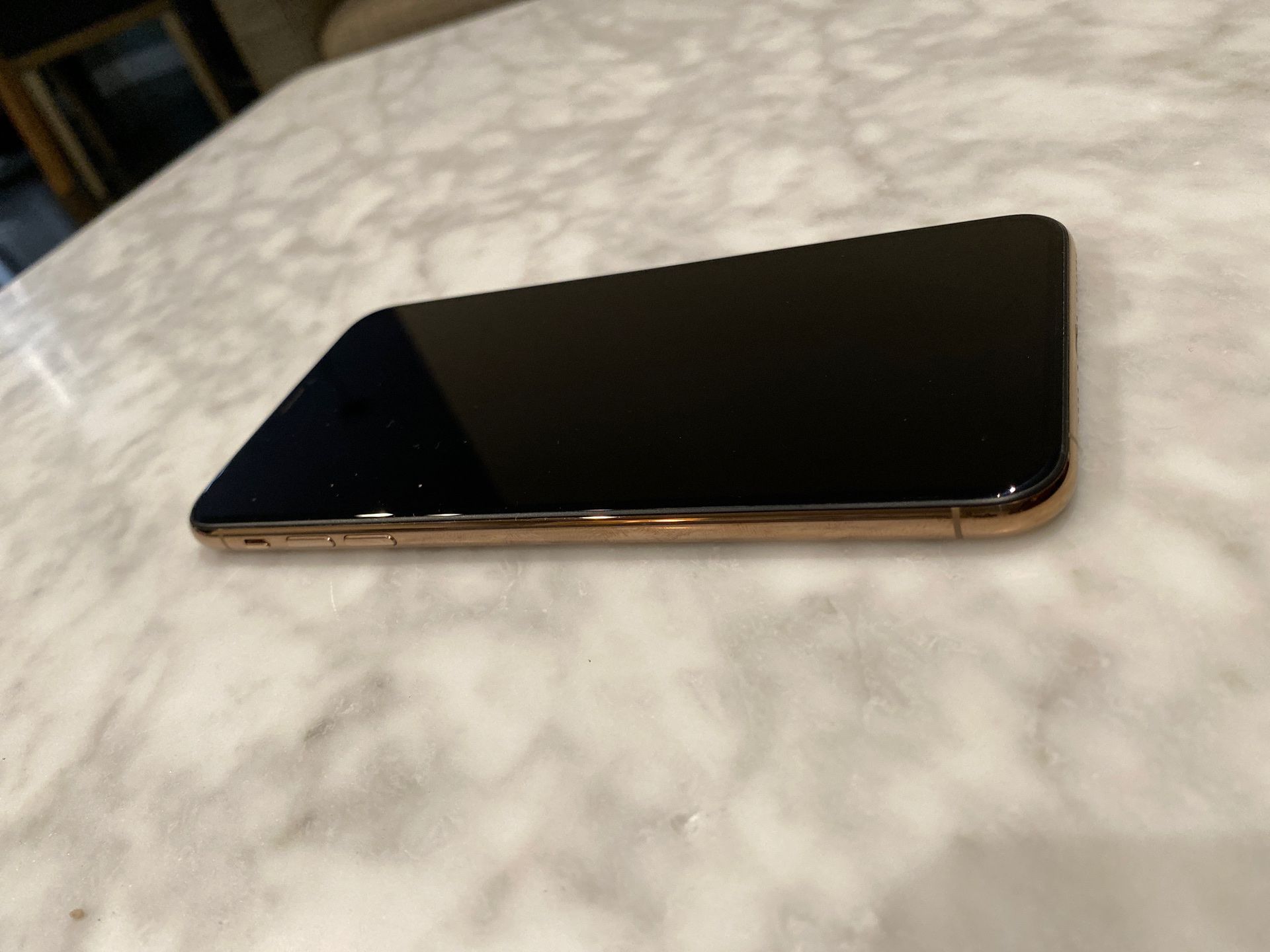 $650!!! Great! 64gb “Rose Gold” unlocked IPhone XS Max “Best Offer” will bring it to you!