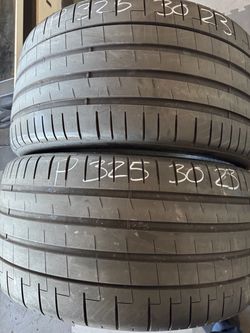 (2) 23” Pirelli Pzero 325/30/23 used tires good pair Urus