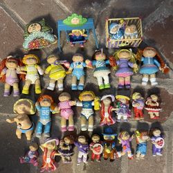 1984 cabbage patch kids figurines lot with accessories