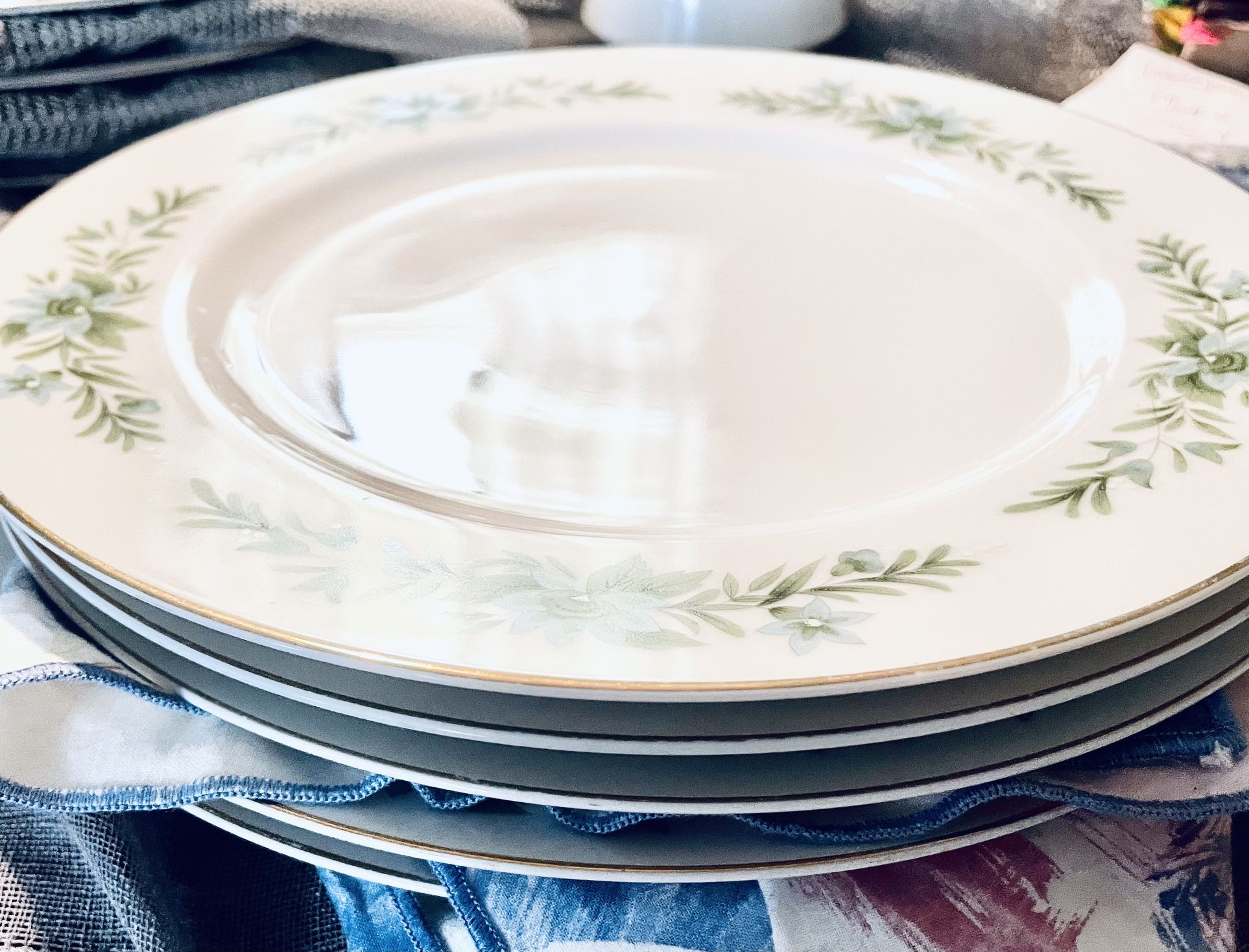 Manor Garlands of Glory Dinner Plates 9169