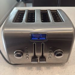 Selling 4-slice KitchenAid toaster.