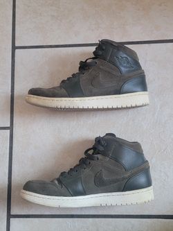 Air Jordan 1 Mid Sequoia Max Orange