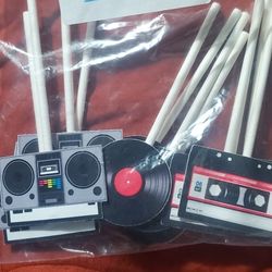 12 Cup Cakes Toppers Sign