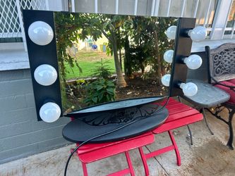 Black Hollywood Vanity Mirror with Bulbs