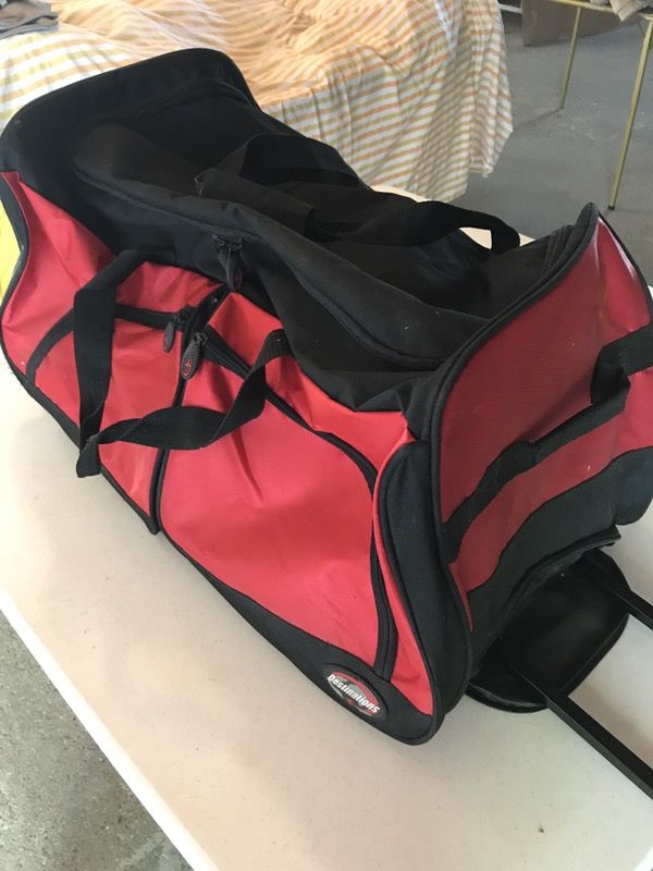 Duffle bag with wheels