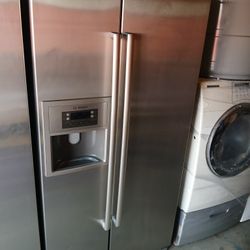 BOSCH STAINLESS STEEL SIDE TO SIDE COUNTER DEPTH REFRIGERATOR 