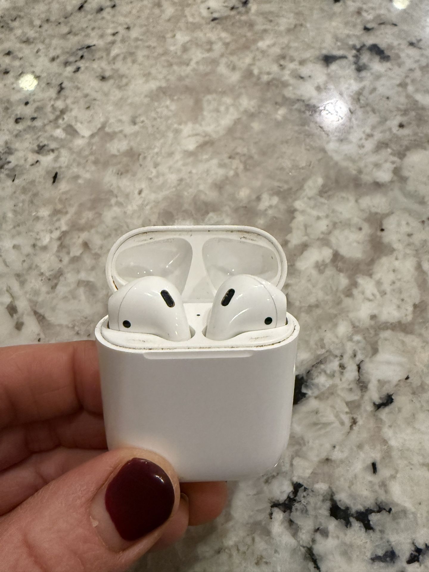 Apple AirPods 1st Generation Bluetooth Headphones/Earbuds