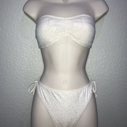 SEXY STRAPLESS 2 PIECE BIKINI. (Sizes M-L-XL STRAP OR STRAPLESS) make a offer