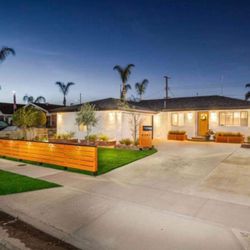 Custom deck balcony backyard landscaping succulent hanging planter vertical garden bed trellis cedar redwood 