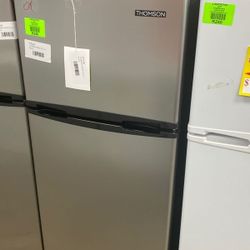 Thomson TFRF725 mini fridge with freezer