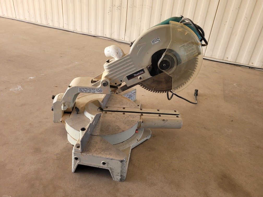 Makita Compound Sliding Miter Saw