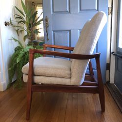 Handmade Exquisite Mid Century Chair (Excellent Condition)