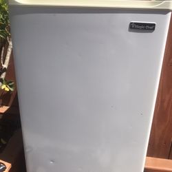 Refrigerador Chico Para Cuarto.   Magic. Chef 