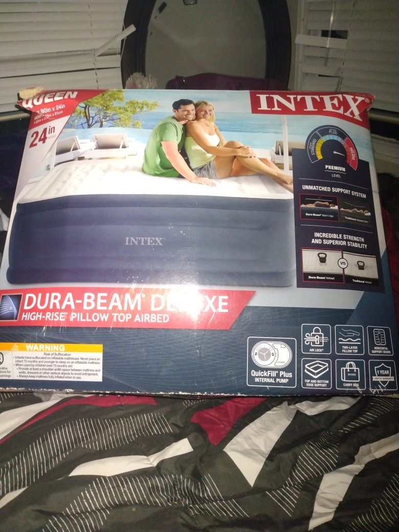 Intex Queen Deluxe Air Matress