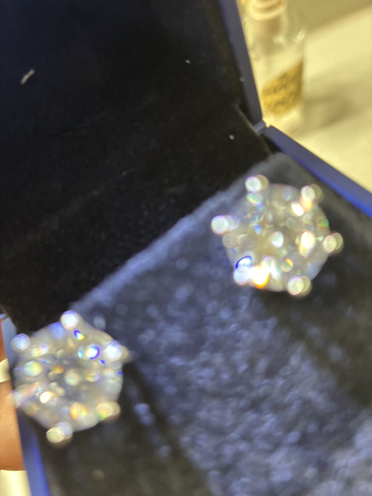 ✨ 10mm Stud Earrings – VVS1 Clarity |