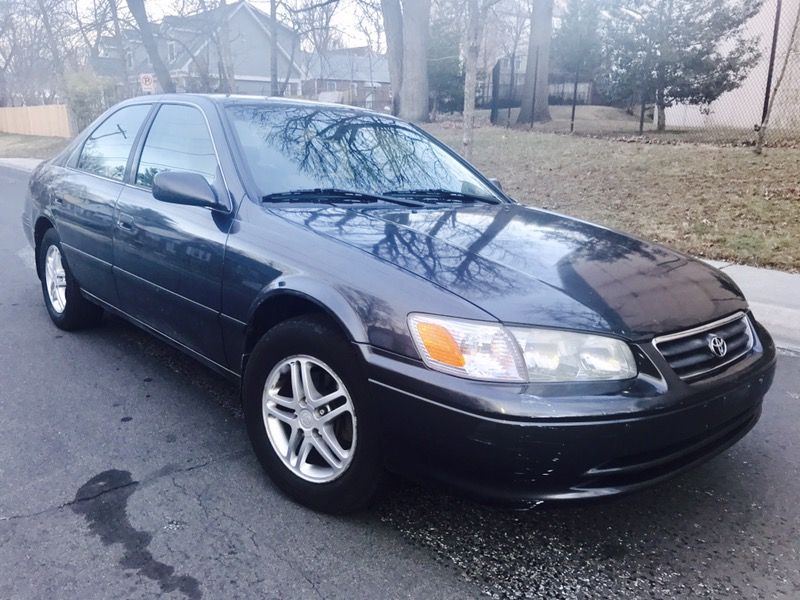 Drives LIKE NEW - 2000 TOYOTA CAMRY Clean Title