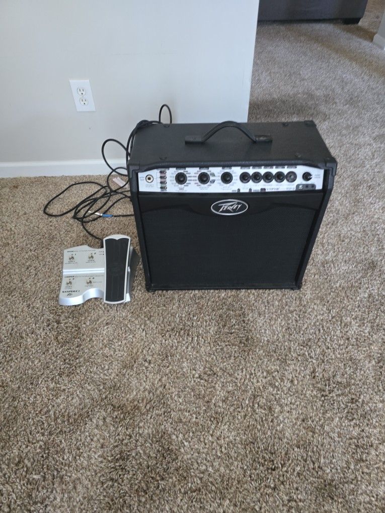 Peavey Amp W/ Sanpera Foot Pedal