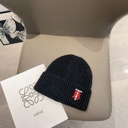 Comes with dust bag [BURBERRY] knitted wool hat