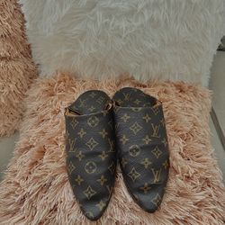 Leather babouche with Moroccan touch, genuine leather sole. Comfortable unisex slipper...