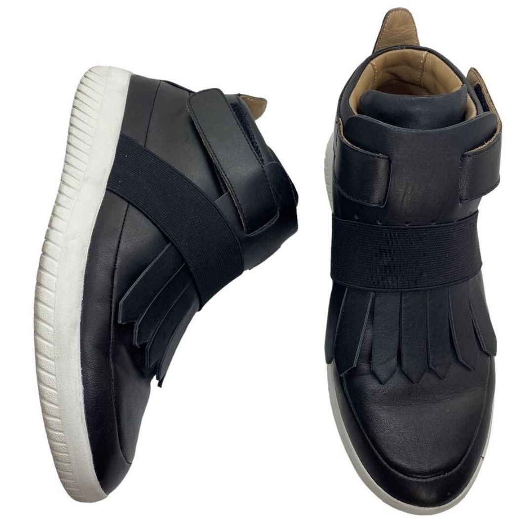 Mobs Women’s Black Leather Tread Moc Hi Top Sneakers size 7.5