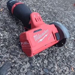 Milwaukee 2522-20 3in Fuel Cut-off Tool Excellent with Bat & Charg. Many Other Tools. For Pick Up Fremont Seattle. No Low Ball/Trades Please