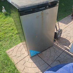 Fridgedair Mini Fridge 
