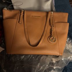 Michael Khors Leather Purse