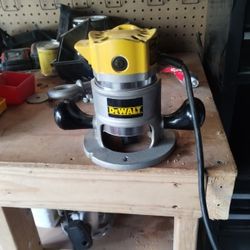 DeWalt DW610 Router 