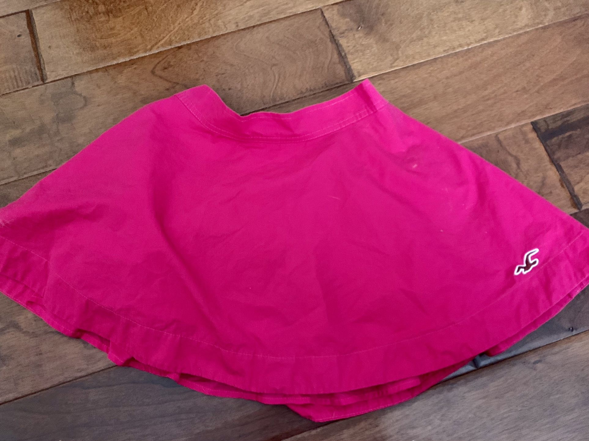 New Hollister Raspberry Ladies Skirt Size S With Elastic Band