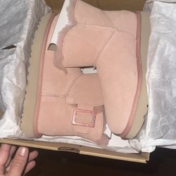 Woman Size 6 Ugg, Boots New In The Box