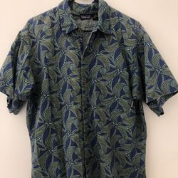 Men’s Patagonia shirts (LOT)