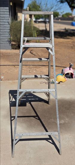 5 Foot Painter's Ladder  - Lightweight, Great Shape  - North Glendale