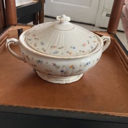 “Suzanne” federal shape Soup Tureen