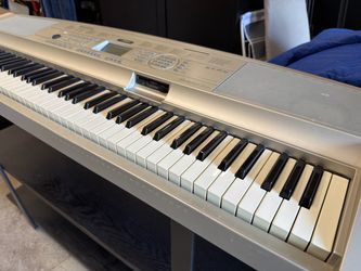 Yamaha PortableGrand Digital Keyboard