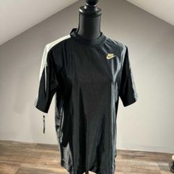 NWT XS Nike Loose Fit Top - Black White Gold