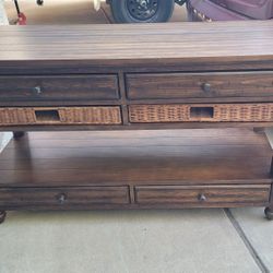 Like New Table/TV Stand 