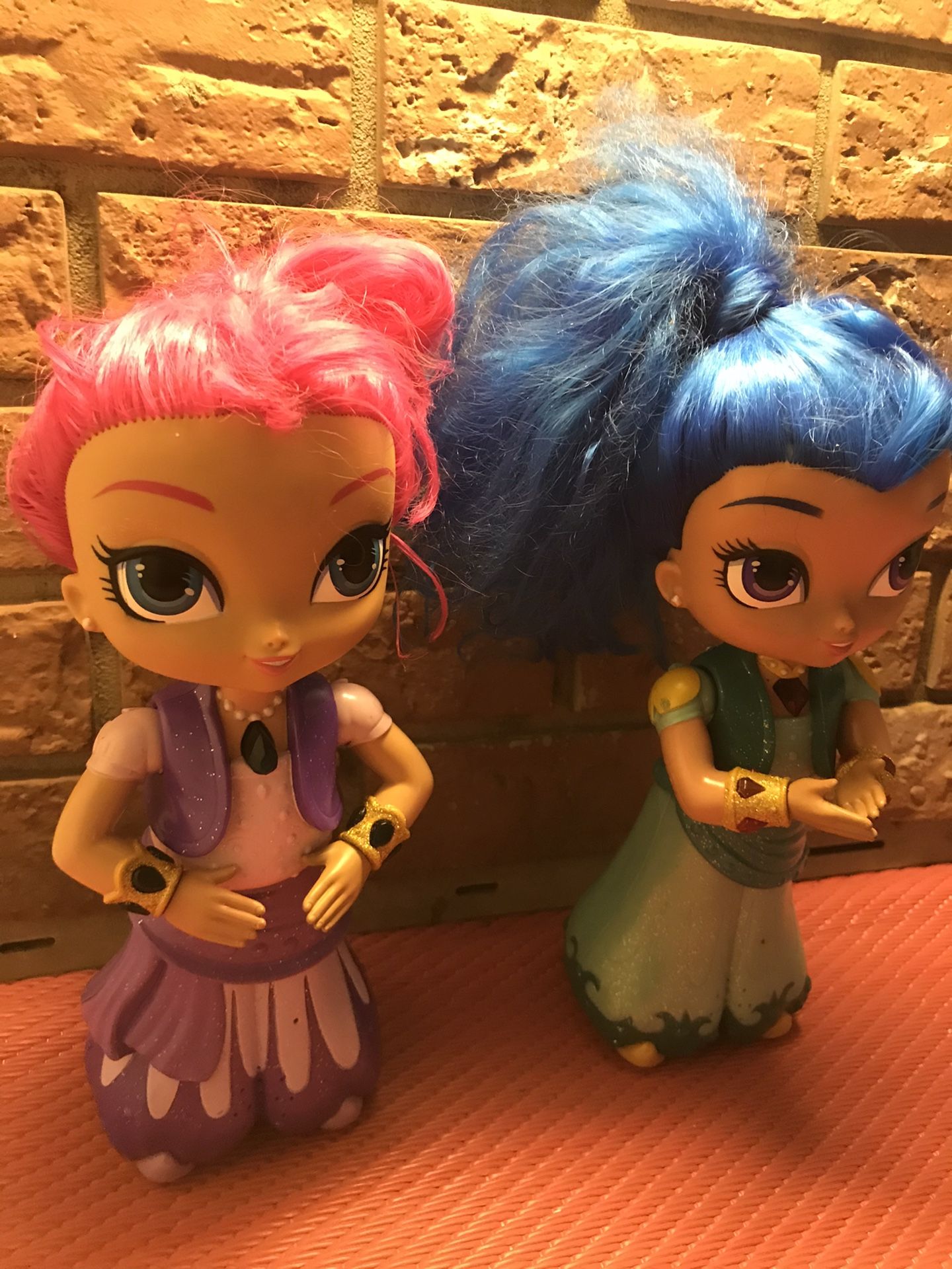 2 shimmer & shine dolls! Batteries included!!