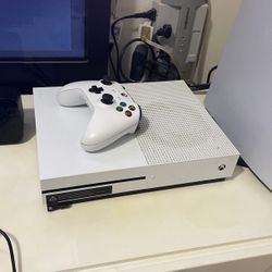 XBOX ONE SLIM W CONTROLLERS & Games 