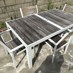 Patio Table And 4 Chairs