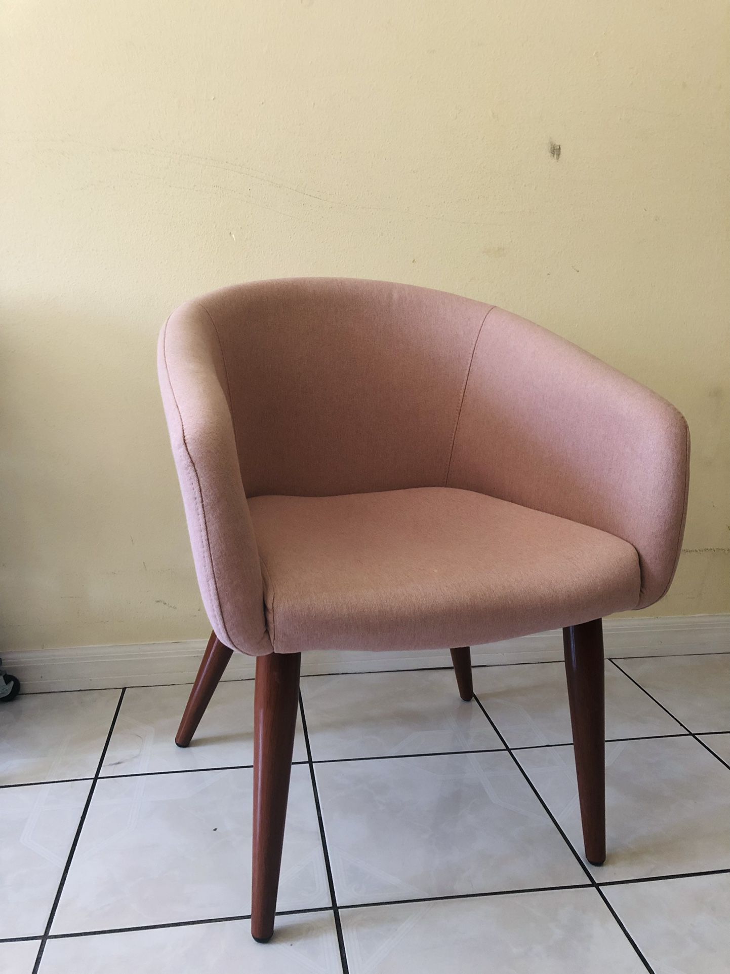 Kring Wide Armchair (Pink | 23.6”)