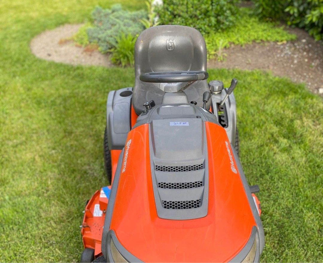 Husqvarna YT42XLS Riding Lawn Mower
