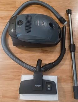 Miele Classic C1 Pure Suction Bagged Canister Vacuum Works Great
